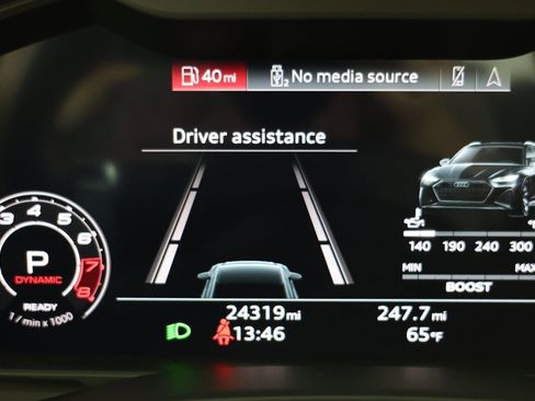 Used 2023 Audi RS 6 w/ Driver Assistance Package image 12