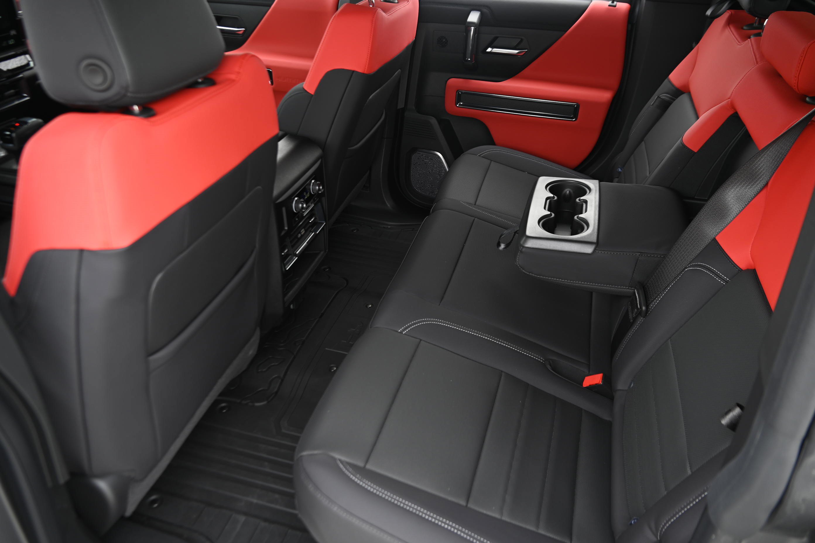 Used 2026 GMC Hummer EV 4x4 Crew Cab w/ Carbon Fiber Edition Package image 13