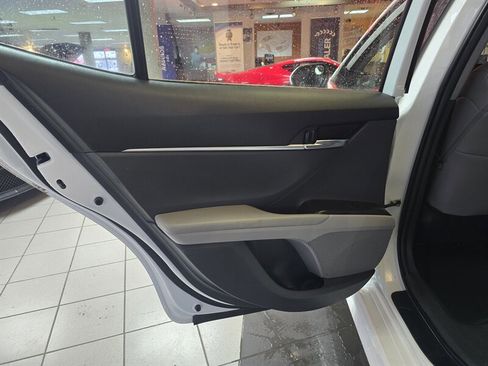 Used 2023 Toyota Camry SE FWD image 10