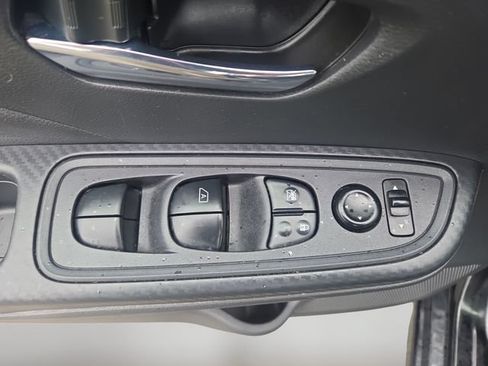 Used 2023 Nissan Versa SV FWD image 17