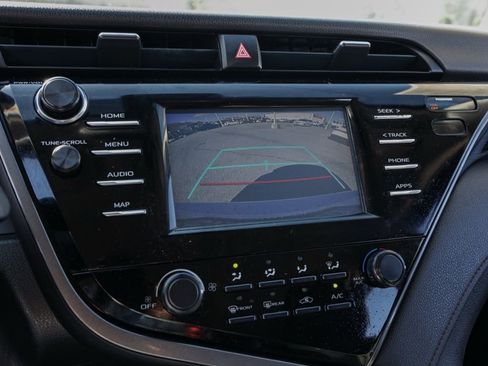Used 2019 Toyota Camry LE FWD image 31
