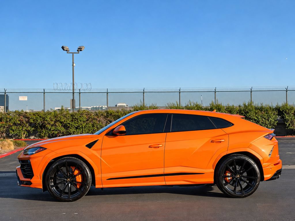 Used 2021 Lamborghini Urus AWD/4WD image 3