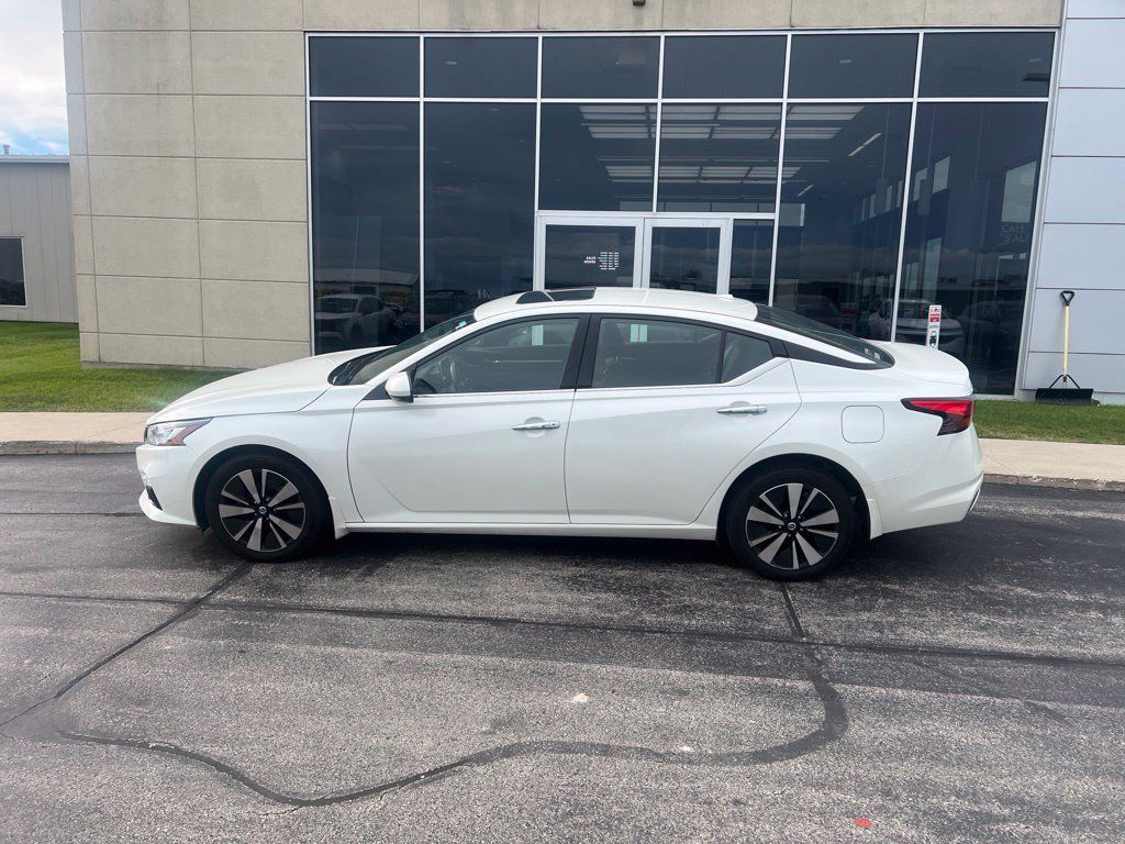 Used 2020 Nissan Altima 2.5 SV AWD/4WD image 2