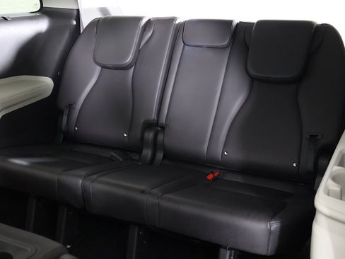 Used 2024 Kia Carnival EX image 38