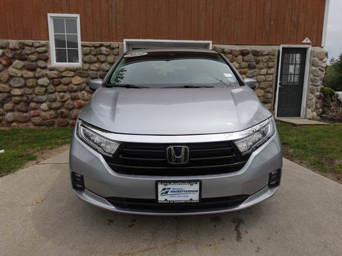 Certified 2024 Honda Odyssey EX-L image 2
