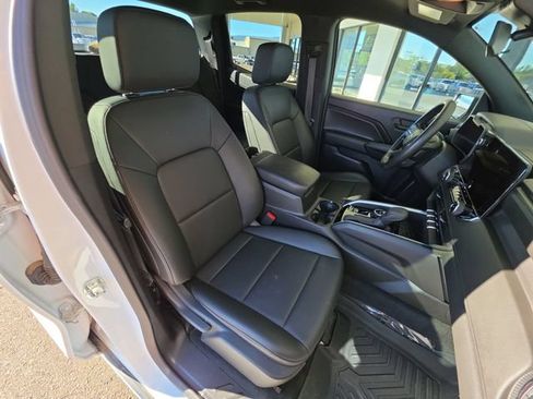 Used 2023 Chevrolet Colorado Trail Boss w/ Advanced Trailering Package AWD/4WD image 18