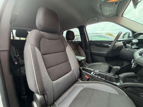 Used 2025 Chevrolet TrailBlazer LT FWD image 33