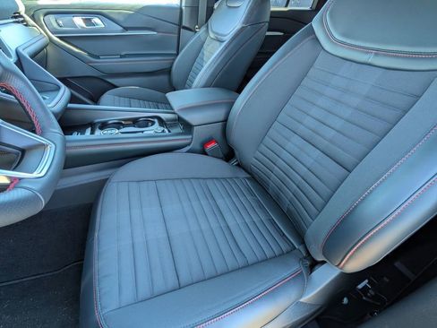 Used 2025 Ford Explorer ST-Line w/ Premium Package image 14