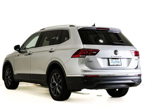 Used 2022 Volkswagen Tiguan SE AWD/4WD image 9