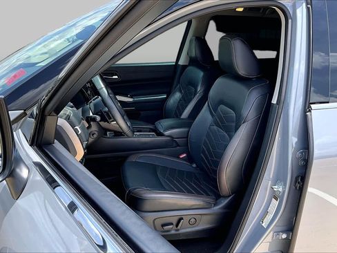 Used 2022 Nissan Pathfinder Platinum w/ Cargo Package FWD image 8