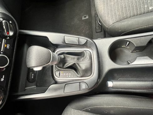 Used 2021 Kia Soul S FWD image 25