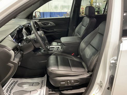 Used 2023 Chevrolet Traverse LT image 22