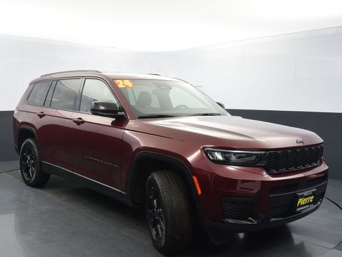 Used 2024 Jeep Grand Cherokee L Altitude image 3