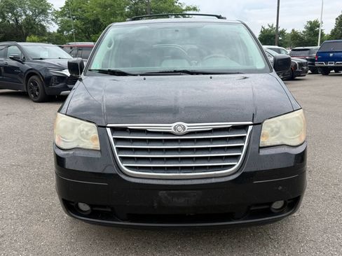 Used 2010 Chrysler Town & Country Touring FWD image 2