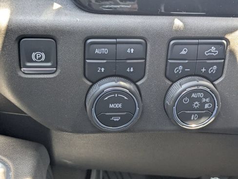 Certified 2025 Chevrolet Silverado 1500 RST AWD/4WD image 38
