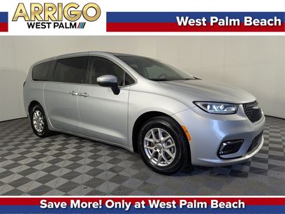 Used 2023 Chrysler Pacifica Touring-L