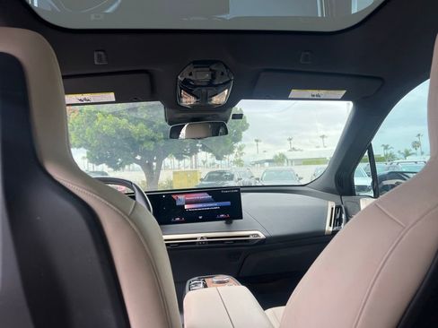 Used 2023 BMW iX xDrive50 w/ Premium Package image 39