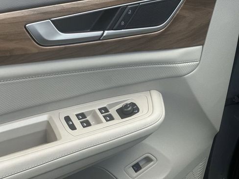 New 2026 Volkswagen Atlas SE image 13