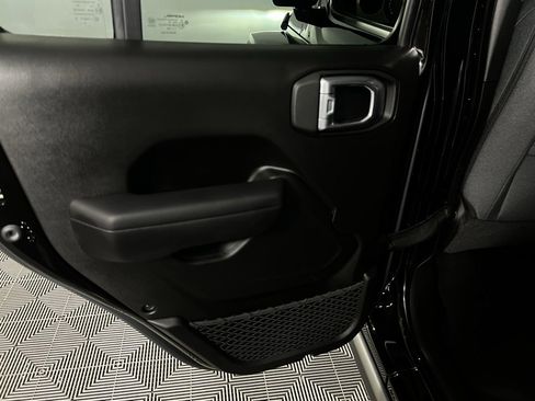 Certified 2024 Jeep Gladiator Sport image 27