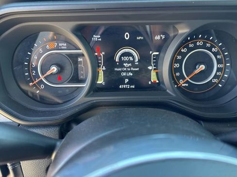 Used 2024 Jeep Wrangler Unlimited Sahara AWD/4WD image 5