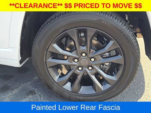 Used 2026 Jeep Grand Cherokee Limited AWD/4WD image 33
