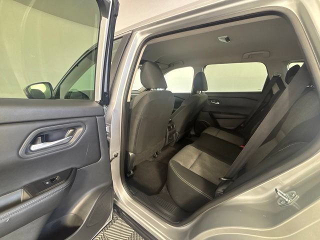 Used 2025 Nissan Rogue SV FWD image 20