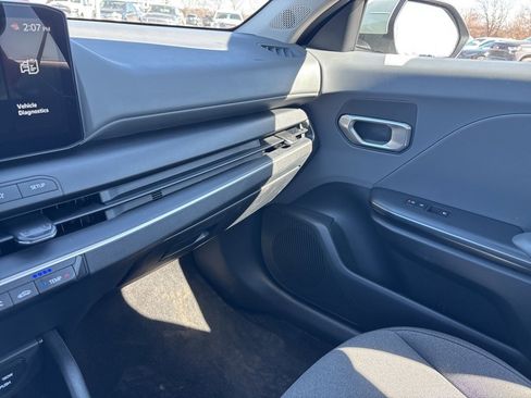 Used 2025 Kia K4 LXS image 17