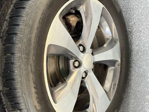Used 2019 Jeep Cherokee Limited AWD/4WD image 8