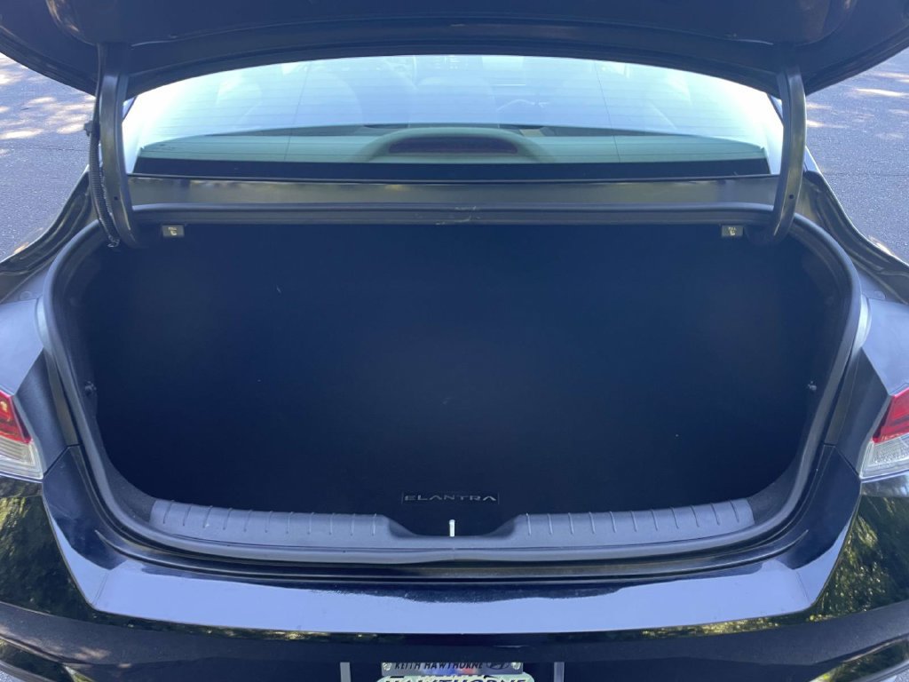 Used 2023 Hyundai Elantra Blue FWD image 9