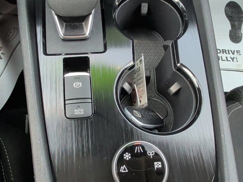 Used 2024 Nissan Rogue SV AWD/4WD image 23