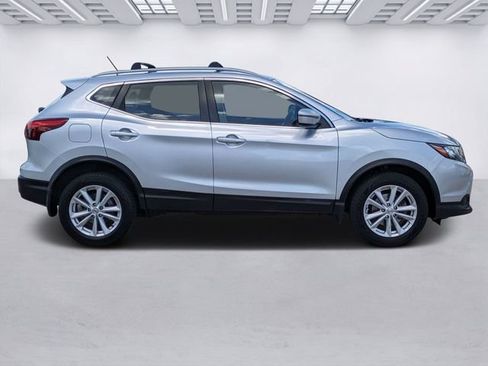 Used 2018 Nissan Rogue Sport SV FWD image 3