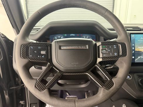 Used 2022 Land Rover Defender 90 V8 AWD/4WD image 14