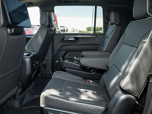 New 2025 Chevrolet Suburban Premier image 36