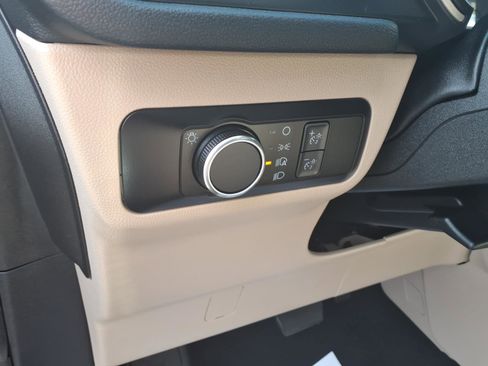 Used 2022 Ford Escape SE w/ Cold Weather Package image 12