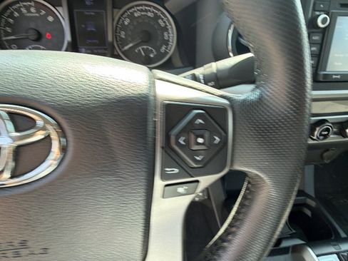 Used 2017 Toyota Tacoma SR5 w/ Tow Package image 28