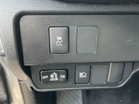 Used 2021 Toyota Tacoma SR5 AWD/4WD image 23
