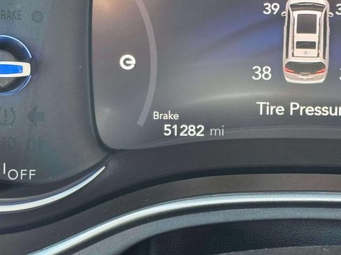 Used 2024 Chrysler Pacifica Limited FWD image 28