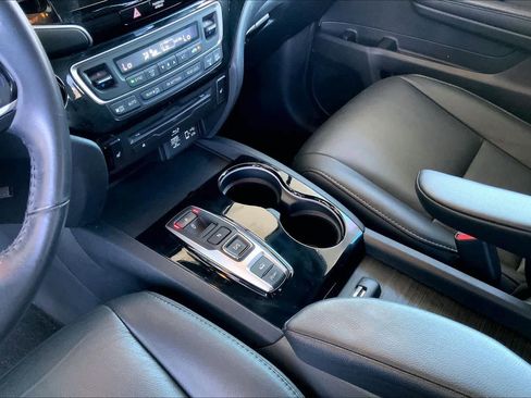 Used 2020 Honda Pilot Touring image 16