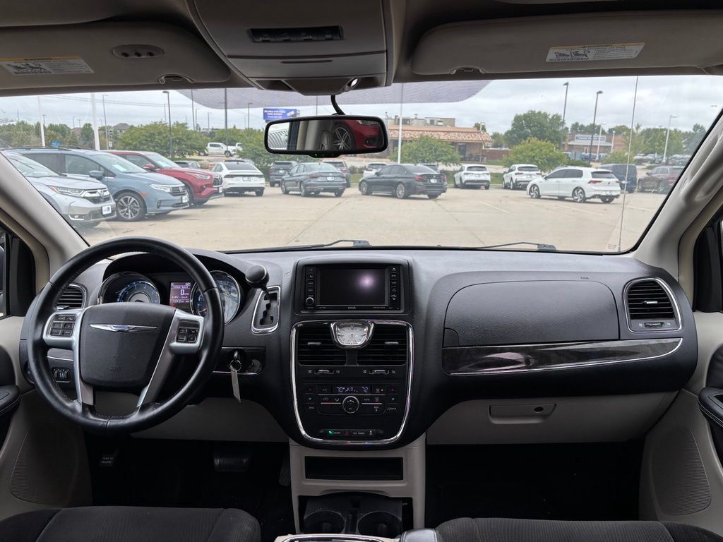 Used 2013 Chrysler Town & Country Touring FWD image 25
