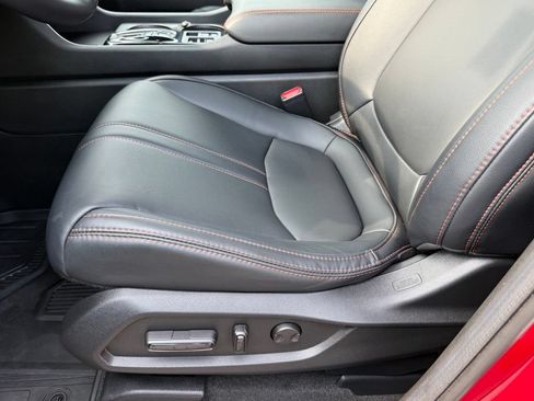 Used 2025 Honda Pilot TrailSport image 25