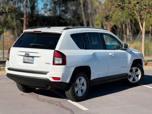 Used 2017 Jeep Compass Latitude FWD image 18