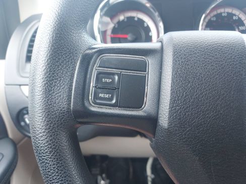 Used 2015 Dodge Grand Caravan SXT FWD image 21