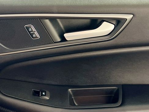 Used 2022 Ford Edge SE image 32