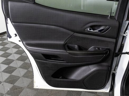 Certified 2023 GMC Acadia SLT image 36