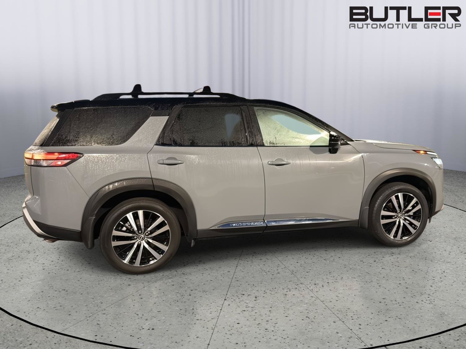 Used 2024 Nissan Pathfinder Platinum FWD image 7