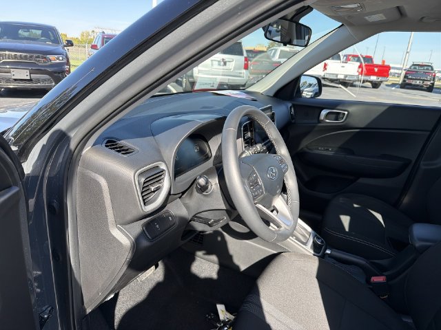 Used 2025 Hyundai Venue SEL FWD image 20