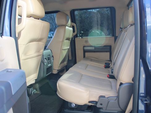 Used 2013 Ford F250 Lariat w/ Lariat Interior Pkg image 19