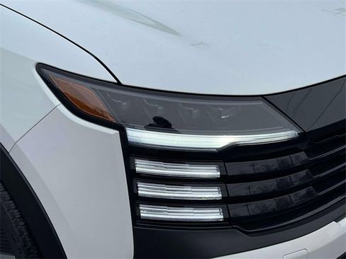 Used 2025 Nissan Kicks SR image 9