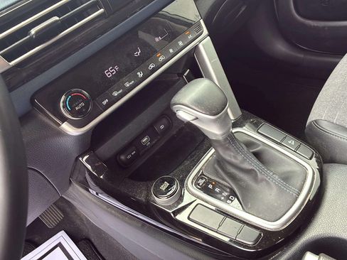 Used 2023 Kia Seltos S FWD image 16