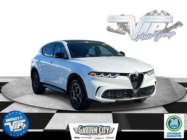 Used 2024 Alfa Romeo Tonale Ti w/ Premium Interior Package AWD/4WD image 1